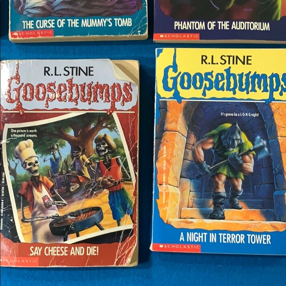 8 Original Goosebumps Books. 2/8 are slightly used - Picture 8 of 8
